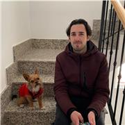 Chicho con bachillerato imparte clases de todas las materias para niños de primaria